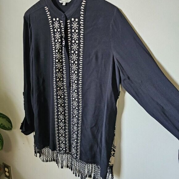 EUC LIKE NEW JOHN MARK BLACK WHITE EMBROIDERED CLASSY FRINGED TOP SIZE M - Picture 2 of 16